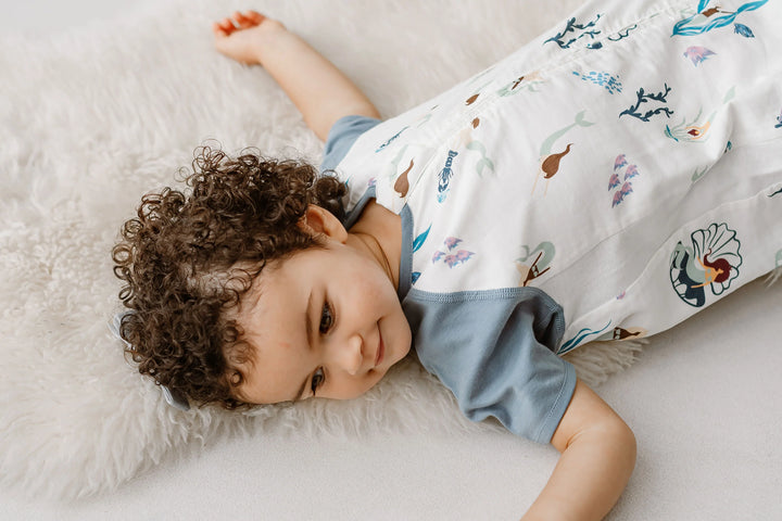 Nest Designs Kids/Baby 0.6 TOG Short Sleeve Footed Sleep Suit (Bamboo Pima) - Splish Splash