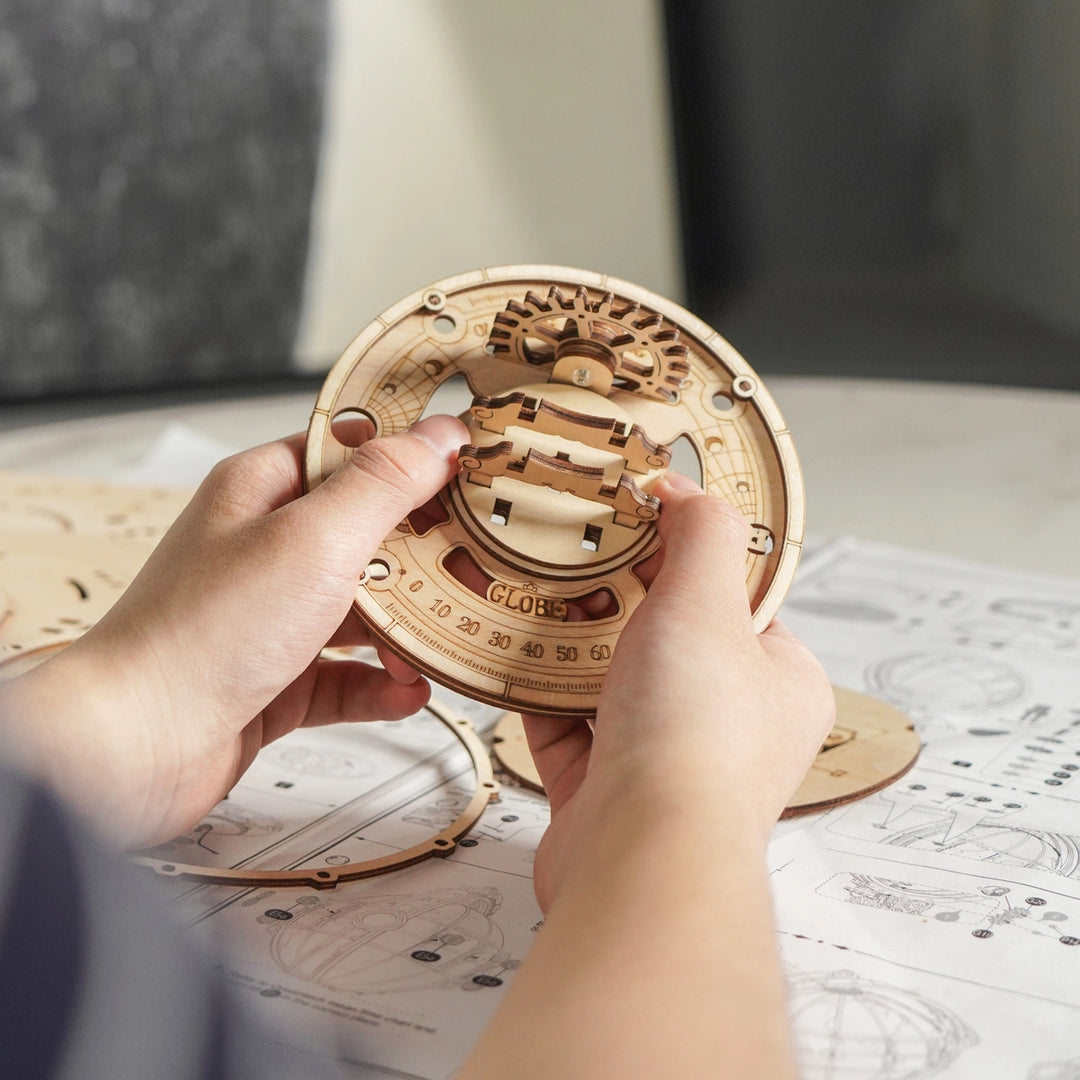 >Hands Craft DIY Wooden Puzzle: Luminous Globe