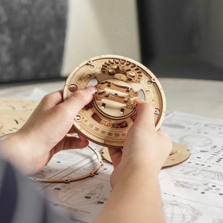 >Hands Craft DIY Wooden Puzzle: Luminous Globe