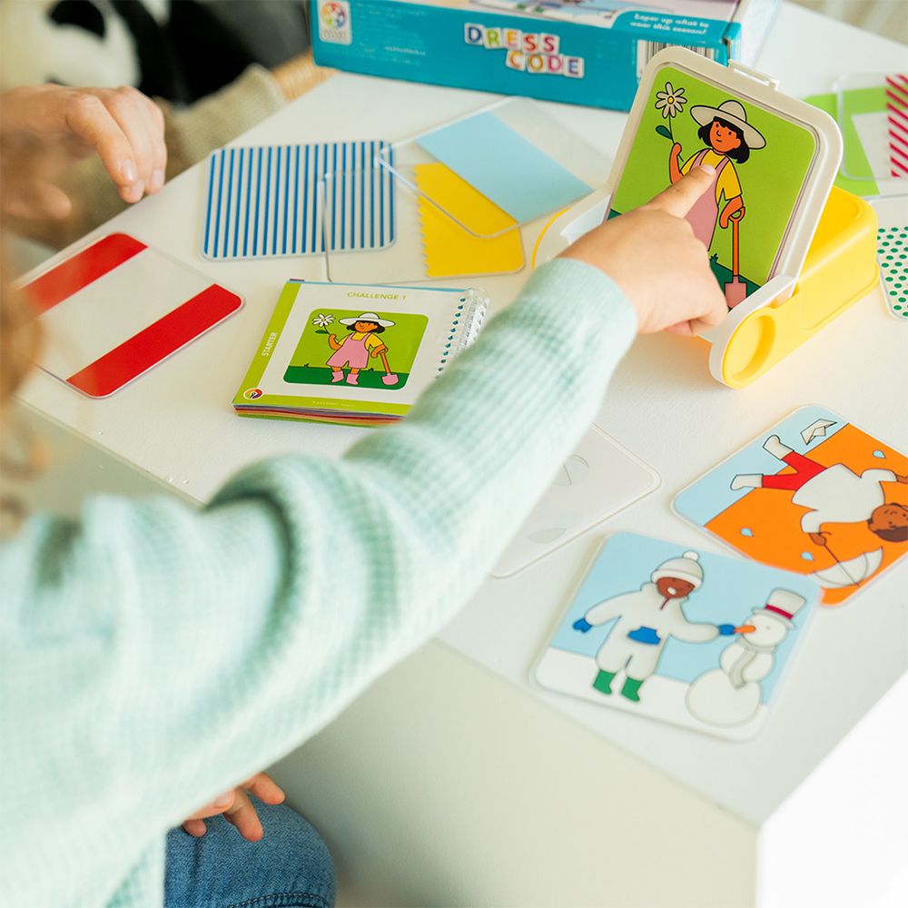 SMART Games Dress Code Stacking Game (80 Challenges) Ages 4Y+
