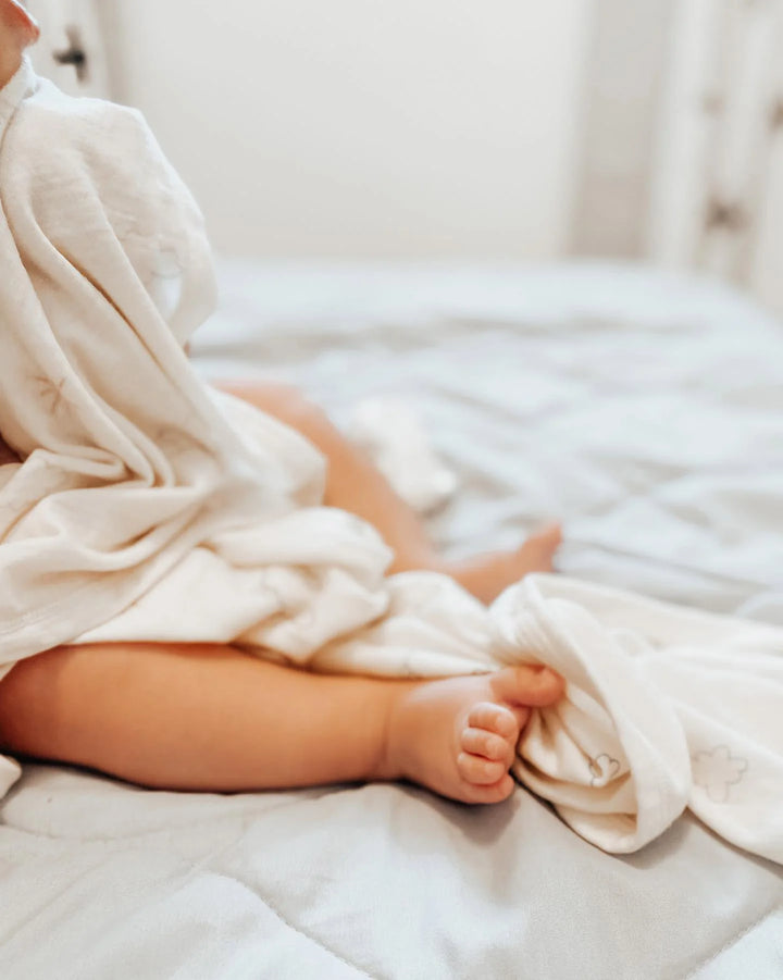 >Woolino Merino Wool Swaddle Blanket 39" x 35.5" - Sheep