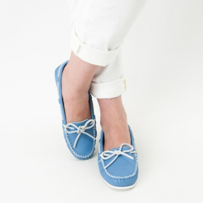 Minnetonka Moccasins Women's Classic Leather Shoes - Ocean Blue [Displayed Items, Never Worn]
