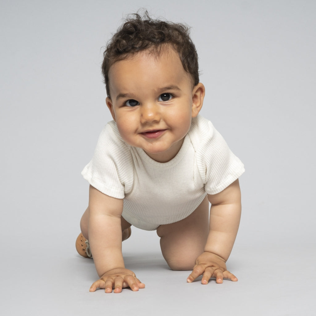 Minimalisma Baby Bingo Signature Silk-Seamless Short-Sleeve Bodysuit - Cream