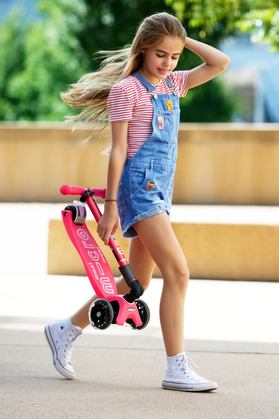 >Micro Kids Maxi Deluxe Foldable LED Scooter [more colors]